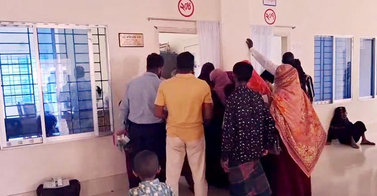 দুই চিকিৎসকে চলছে ইন্দুরকানী উপজেলা স্বাস্থ্য কমপ্লেক্স
