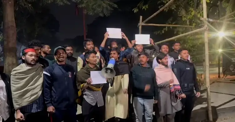 ঢাবিতে দিপু চন্দ্র ও শিশু আয়েশা হত্যার প্রতিবাদে মানববন্ধন ও বিক্ষোভ