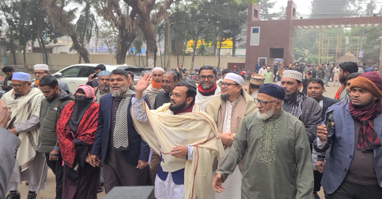 রেজাউল করিম পেশায় সাংবাদিক বছরে আয় ৭ লাখ টাকা