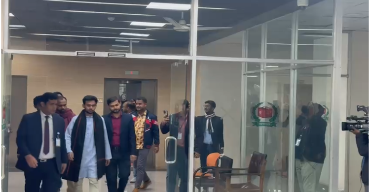 প্রধান নির্বাচন কমিশনারের সাথে দেখা করতে ইসিতে আসিফ মাহমুদ