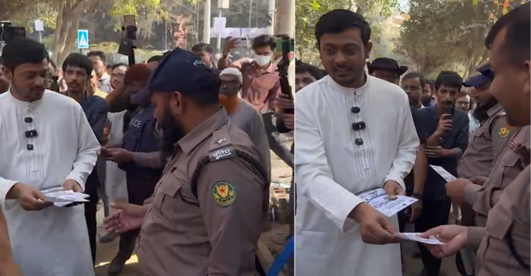 পুলিশের হাতে লিফলেট তুলে দিলেন নাসিরুদ্দিন পাটওয়ারী