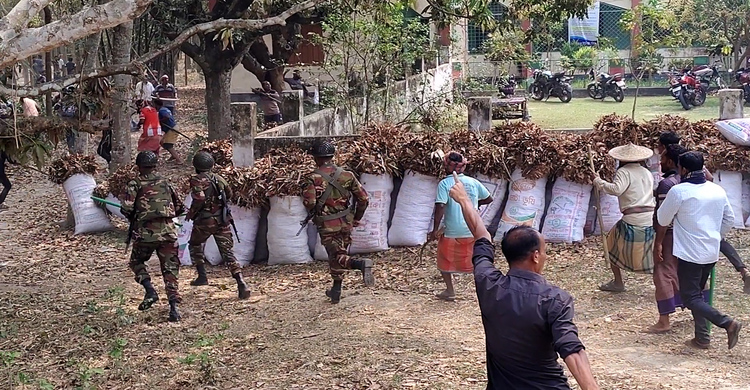 পলাতক ইউপি চেয়ারম্যানের চেয়ার দখল নিয়ে বিএনপির দু’পক্ষের সংঘর্ষ
