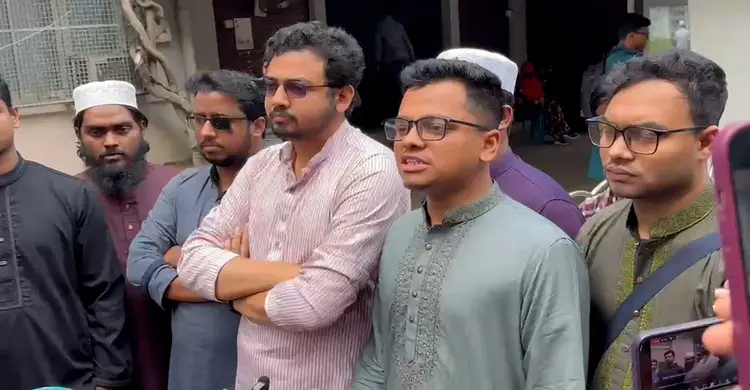 হলের সিট সংকটে নিরসনে লিখিত নীতিমালা দেবে ডাকসু