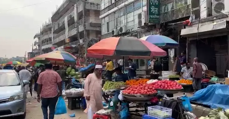 উচ্ছেদ অভিযান শেষে আবারও দখলে মিরপুরের সড়ক ও ফুটপাত