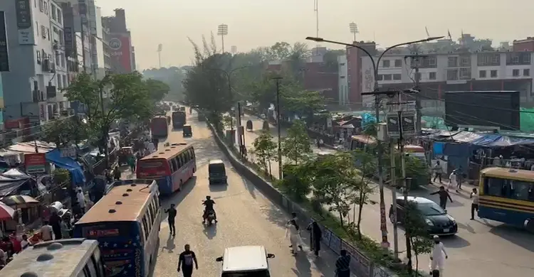 ঈদের ছুটি শেষে রাজধানীতে ফিরতে শুরু করেছেন নগরবাসী