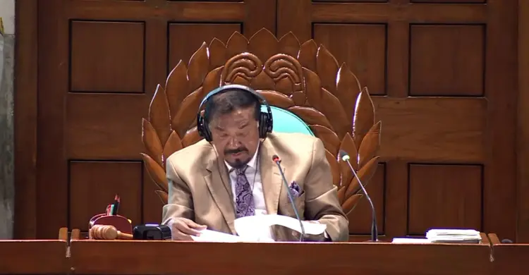 টুডে ইস ফ্রি ডে, রুমিন ফারহানাকে স্পিকার