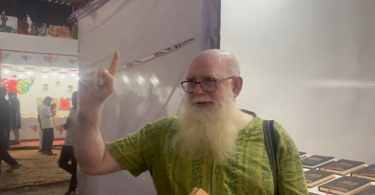 স্টল নং বলতে পারায় গিফট দিলেন ভাইরাল টিপু সুলতান