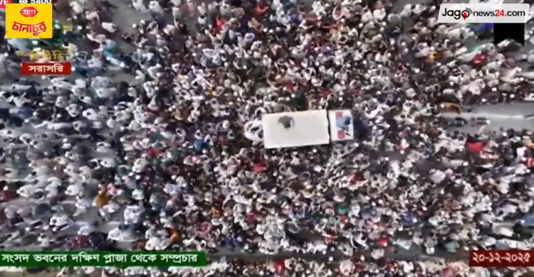 লাশবাহী গাড়ির ছাদে উঠে গেলেন হাসনাত আবদুল্লাহ