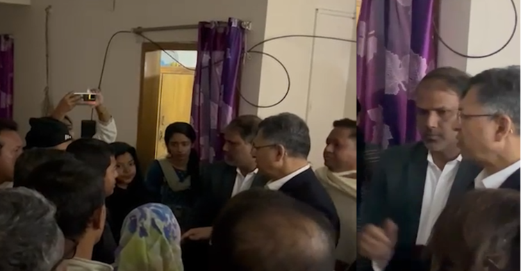 মোসাব্বিরের পরিবারের সাথে একান্তে কথা বলছেন সালাহউদ্দিন আহমদ