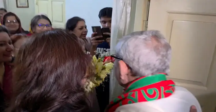 ঠাকুরগাঁওয়ে মির্জা ফখরুলের বাসায় পরিবারের বিজয়ের উৎসব