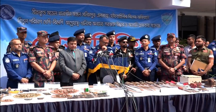 জঙ্গল সলিমপুরে অভিযান, বিপুল পরিমাণ অস্ত্রসহ আটক ২২