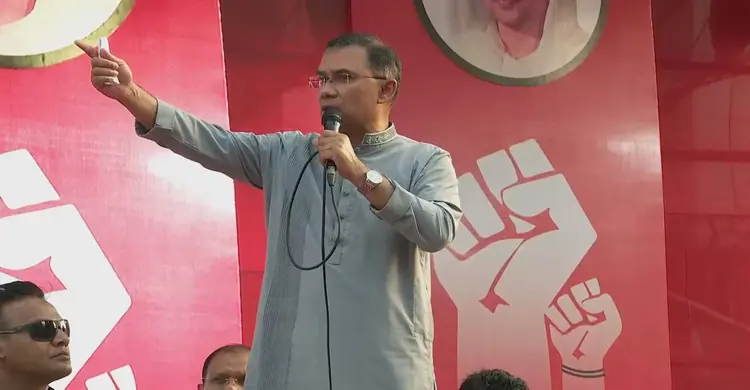 শ্রমিকদের খাতায় নিজের ও মন্ত্রীদের নাম লেখাতে চাইলেন তারেক রহমান
