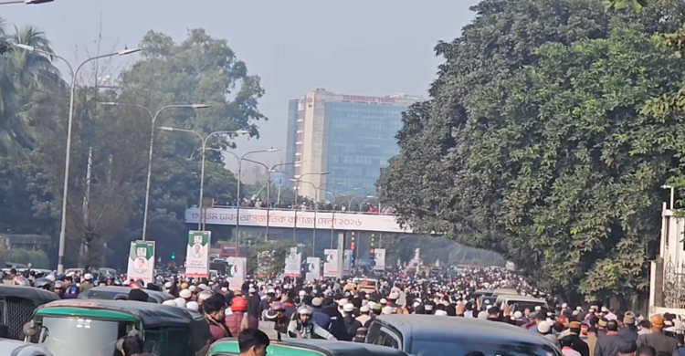 খালেদা জিয়ার জানাজার শেষে সড়কে মানুষের ঢল