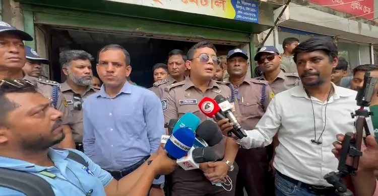 ফুটপাত দখলমুক্ত রাখতে নিয়মিত পেট্রোলিং করবে ডিএমপি