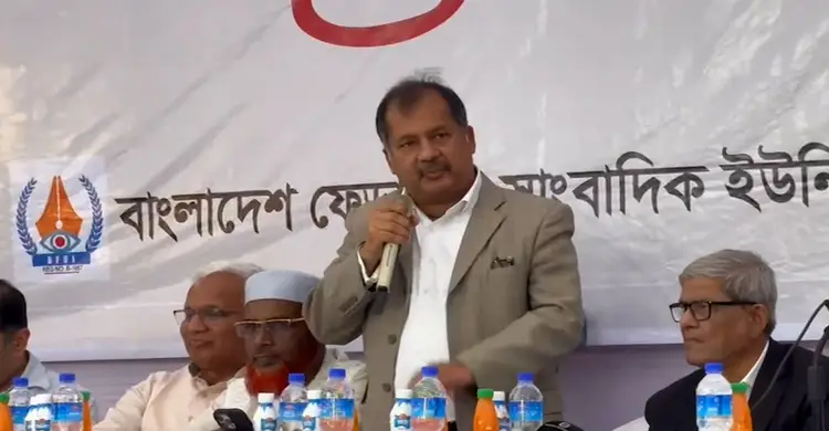 সাংবাদিকদের বলিষ্ঠ ভূমিকা কারণে  সাংবিধানিক ধারাতে সবকিছু চলছে