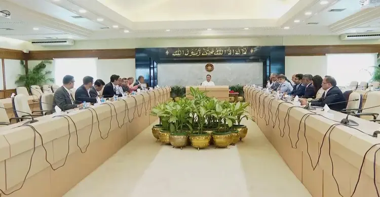 দেশের শীর্ষ ব্যবসায়ীদের সঙ্গে বৈঠকে প্রধানমন্ত্রী তারেক রহমান