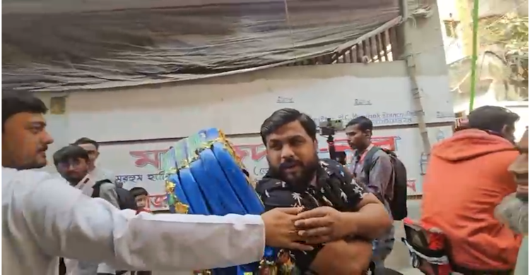 আপনি ভালো মানুষ, রাজাকারের সঙ্গে জোট করে ভোট পাবেন না: নাসিরকে ভোটার