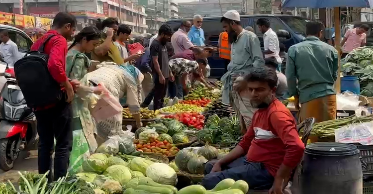 রাজধানীতে সবজির দাম কমেছে দিগুণ