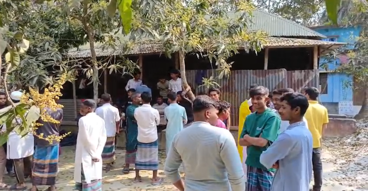 ফরিদপুরে পরকীয়া প্রেমিকের সাথে প্রবাসীর স্ত্রী আটক