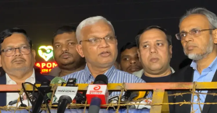 আইসিইউতে আছেন বিএনপি চেয়ারপার্সন খালেদা জিয়া