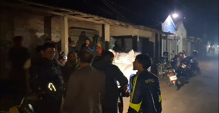 গাইবান্ধায় পাচারের সময় ২০ বস্তা সার জব্দ