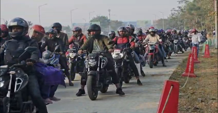 ভোটের টানে গ্রামে ফেরা, পদ্মা পাড়ে মানুষের ঢল