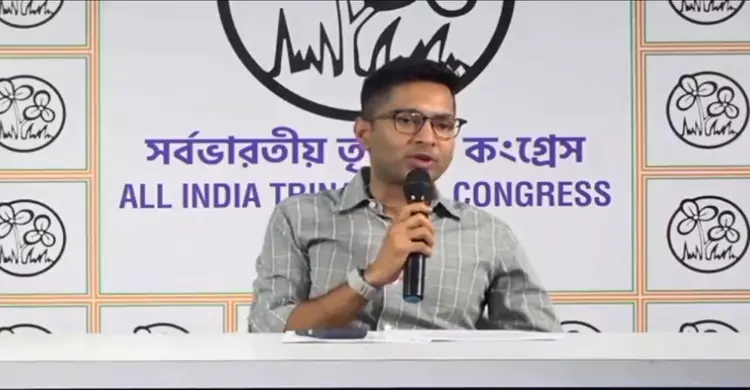 'শেখ হাসিনার স্ট্যাটাস কী', অমিত শাহকে তোপ অভিষেক ব্যানার্জির