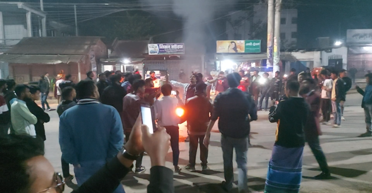 হাদীর মৃত্যুতে গাইবান্ধায় বিক্ষোভ মিছিলসহ সড়ক অবরোধ