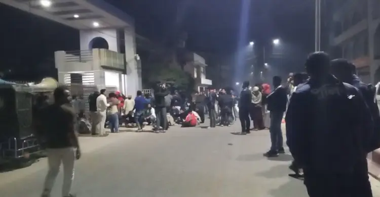 শরীফ ওসমান হাদির মৃত্যুর খবরে স্লোগানে স্লোগানে উত্তাল ফরিদপুর