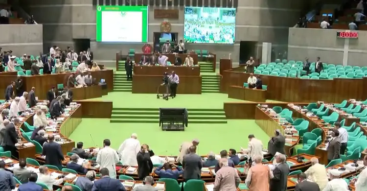 ১৫ মার্চ সকাল ১১ টা পর্যন্ত সংসদ অধিবেশন মুলতবি