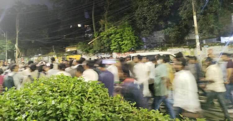 ডাকসু ভোটে কারচুপির অভিযোগে কেন্দ্রে কেন্দ্রে ছাত্রদলের বিক্ষোভ