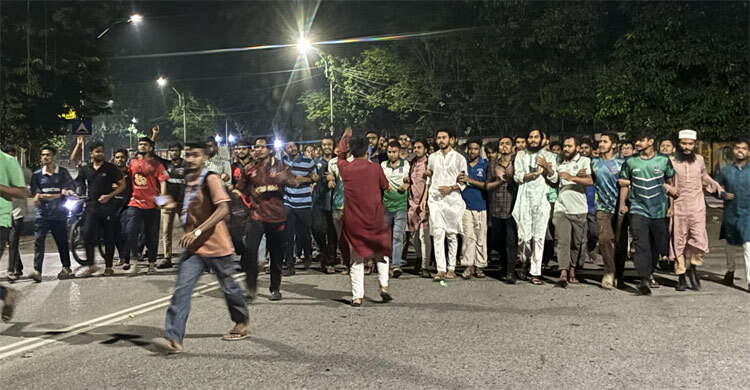 বুয়েট শিক্ষার্থী শান্ত রায়ের শাস্তি দাবিতে ঢাবিতে মিছিল