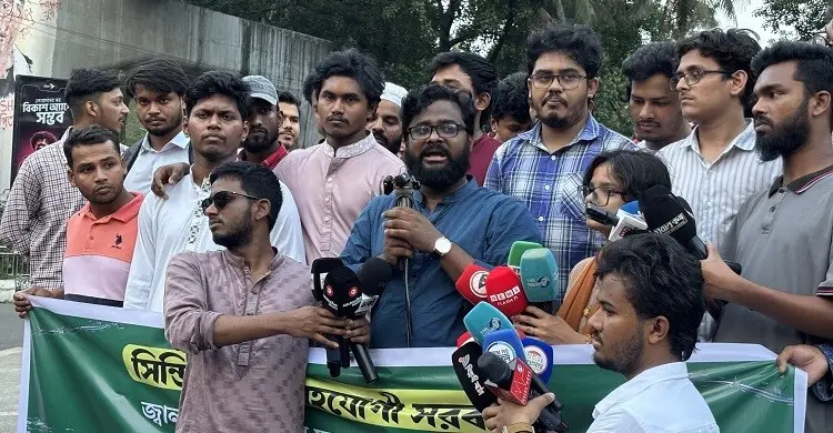 জ্বালানি তেলের দাম বাড়ার প্রতিবাদে ঢাবিতে ছাত্রশক্তির বিক্ষোভ