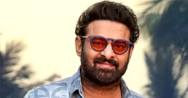 শুটিংয়ে যাওয়ার পথে দুর্ঘটনা, থমকে গেল প্রভাসের ‘ফৌজি’