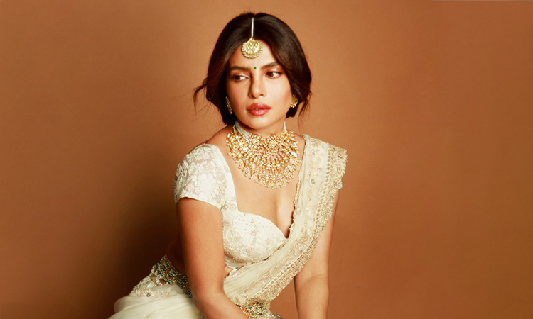 হলিউডে পাড়ি জমানোর কারণ জানালেন প্রিয়াঙ্কা