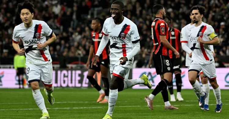 নিসকে উড়িয়ে শীর্ষে ফিরলো পিএসজি