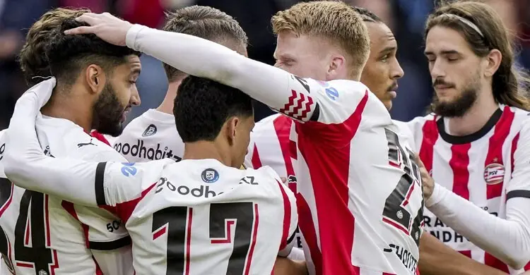 পাঁচ ম্যাচ হাতে রেখেই ডাচ লিগের শিরোপা জিতলো পিএসভি