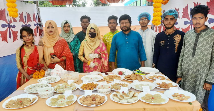 শিক্ষার্থীদের আয়োজনে ঝিনাইদহে পিঠা উৎসব