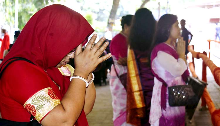 সেজেছে মণ্ডপ, ষষ্ঠীতে শুরু দুর্গোৎসব