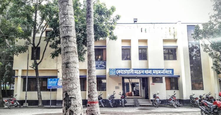 পূজার সময় চাঁদা না দেওয়া ৩ জনকে ছুরিকাঘাত, যুবক আটক