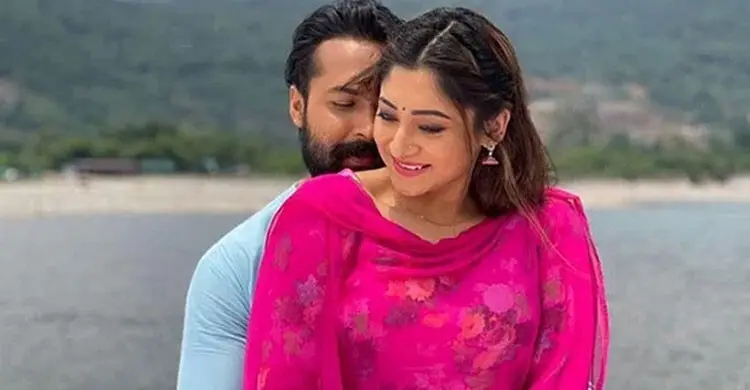 ঈদে আসছে আদর-পূজার ‘নাকফুলের কাব্য’