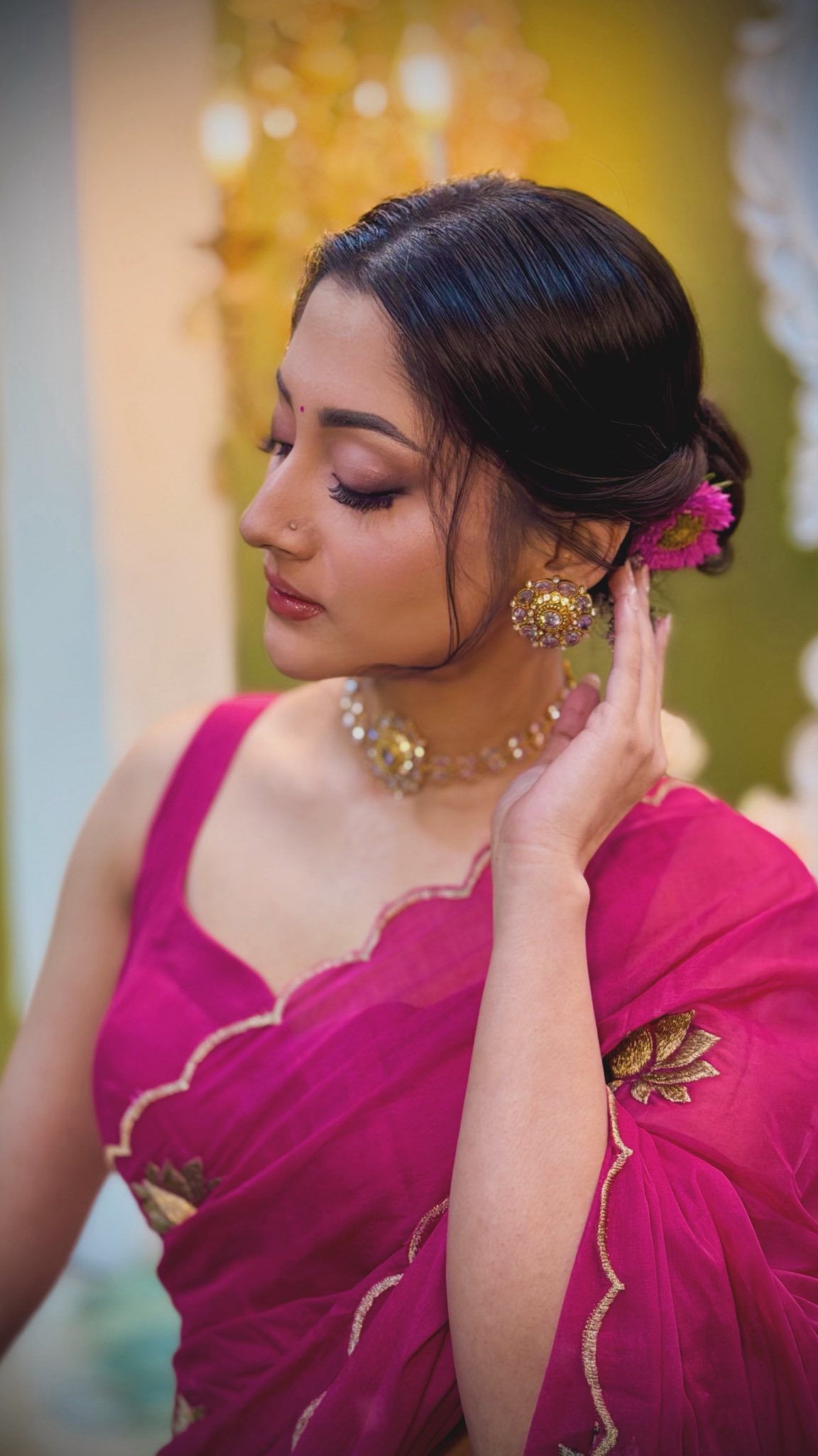 রুচিশীল ফ্যাশনে ঝলমলে পূজা