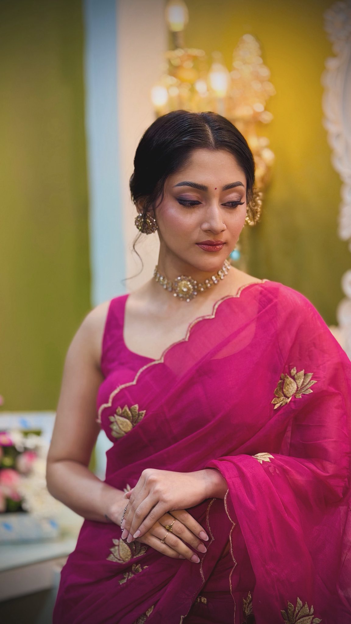 রুচিশীল ফ্যাশনে ঝলমলে পূজা