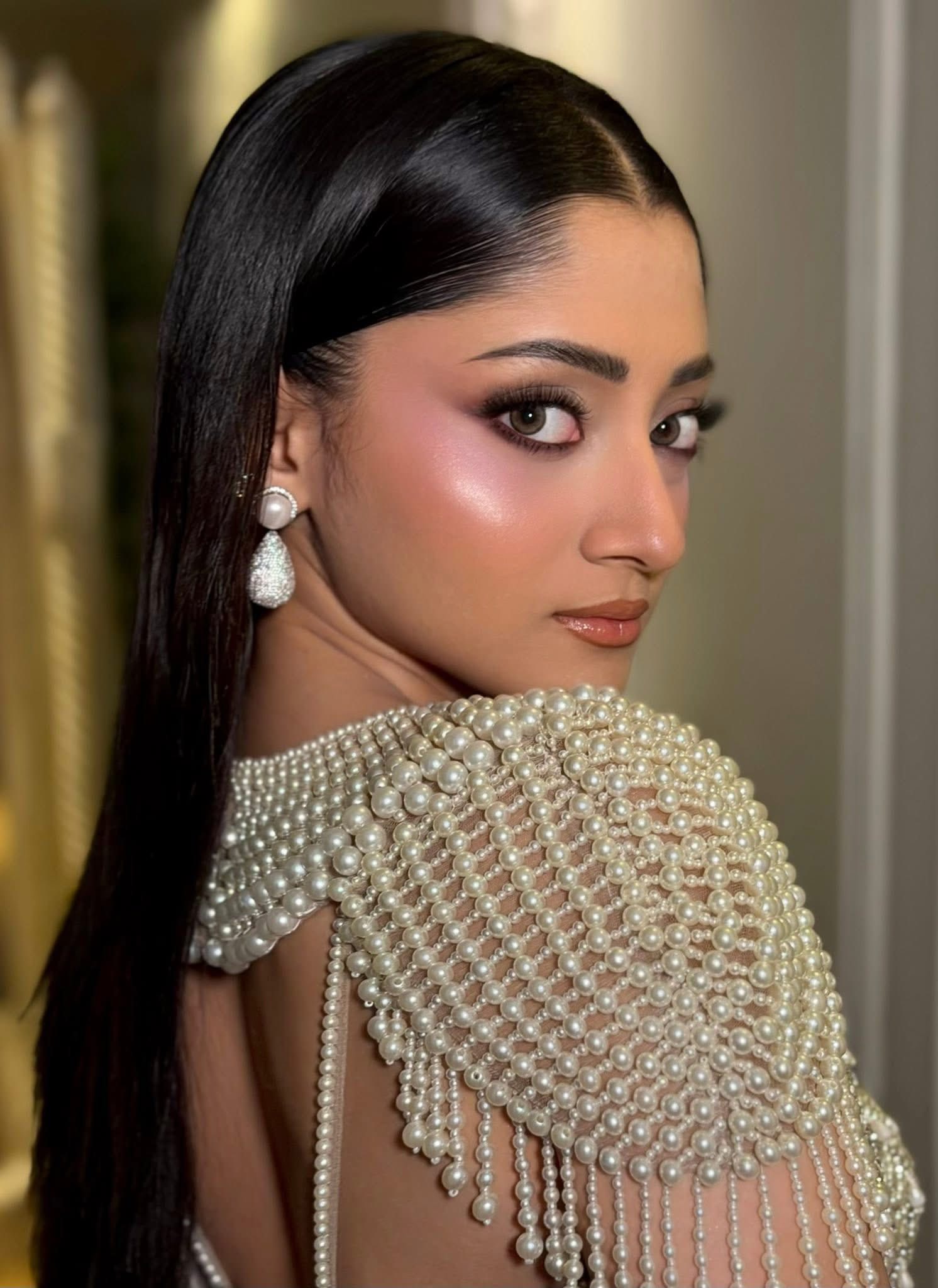 নজরকাড়া পূজা চেরীর নতুন লুক