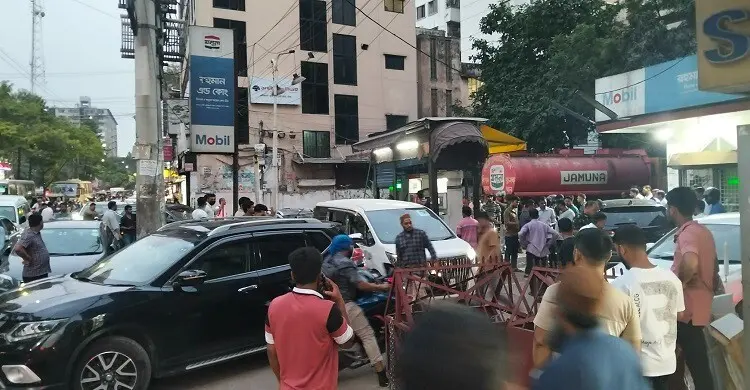 ‘সরকার বলছে পরিস্থিতি স্বাভাবিক, কিন্তু বাস্তবে চরম ভোগান্তিতে আছি’