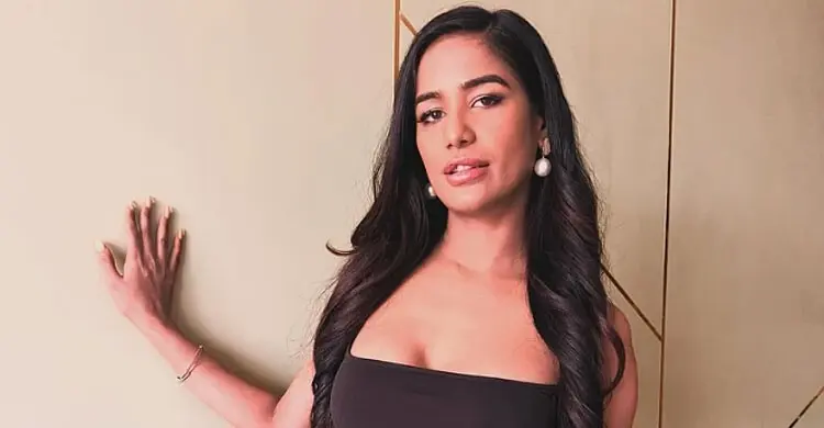 ‘যৌনকর্মের পেশা’ বৈধ হলে অপরাধ কমবে, দাবি পুনমের