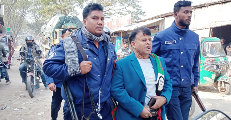 বাসস্ট্যান্ড দখল নিয়ে ধাওয়া-পাল্টা ধাওয়া, ককটেল বিস্ফোরণ