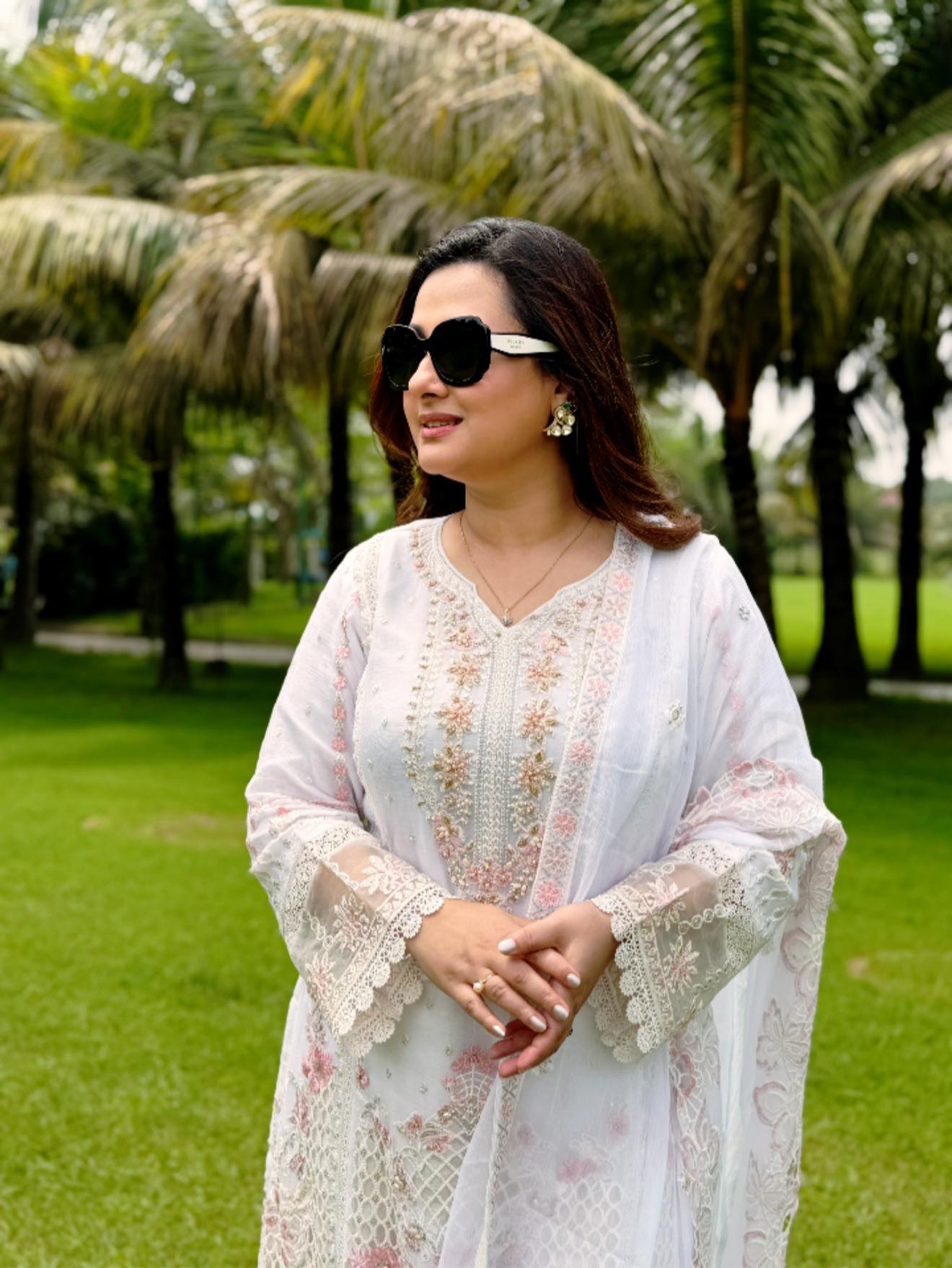সাদায় মুগ্ধতা ছড়াচ্ছেন পূর্ণিমা