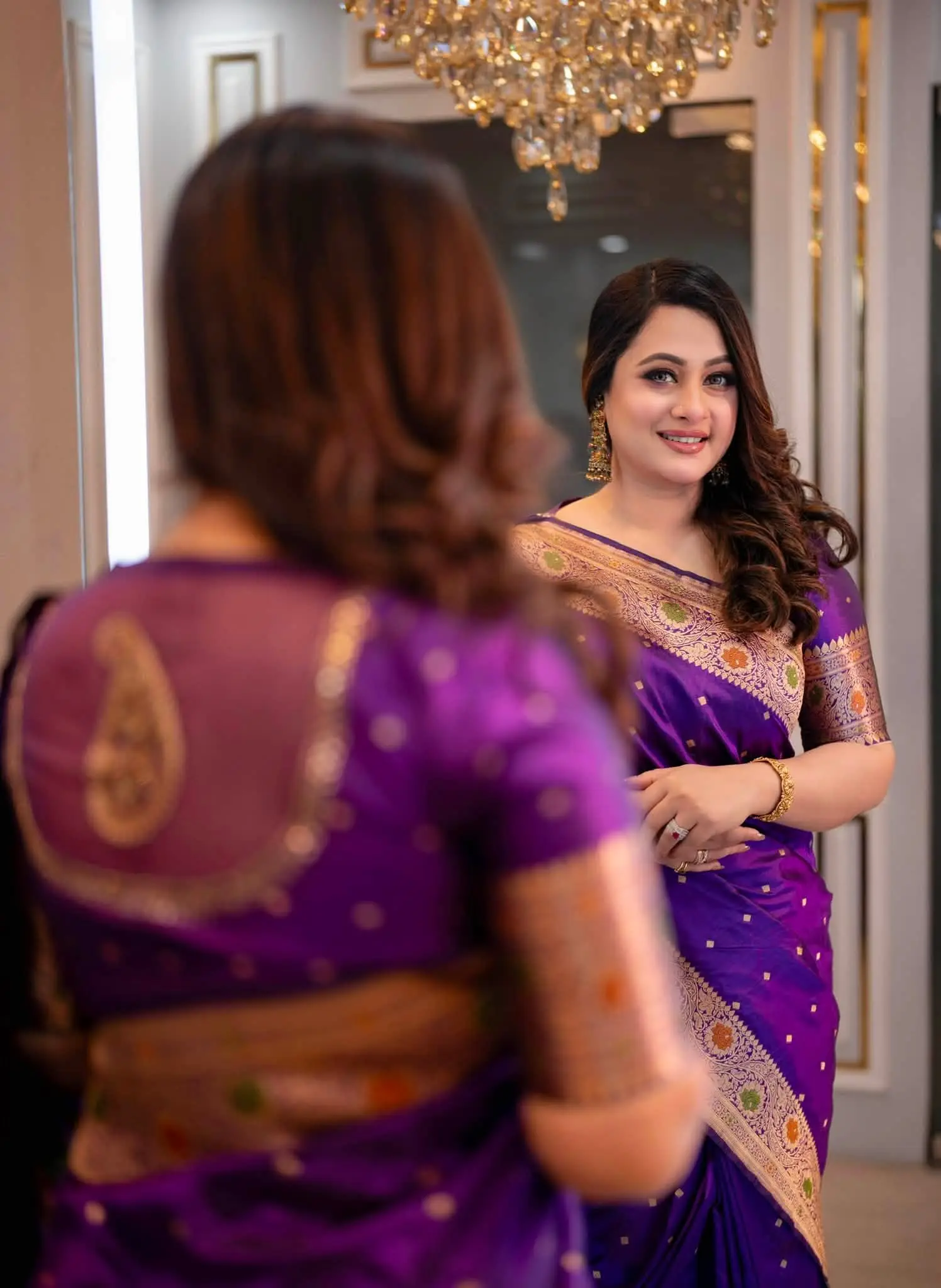 বেগুনি শাড়ির রাজকীয় সাজে মায়াবী পূর্ণিমা