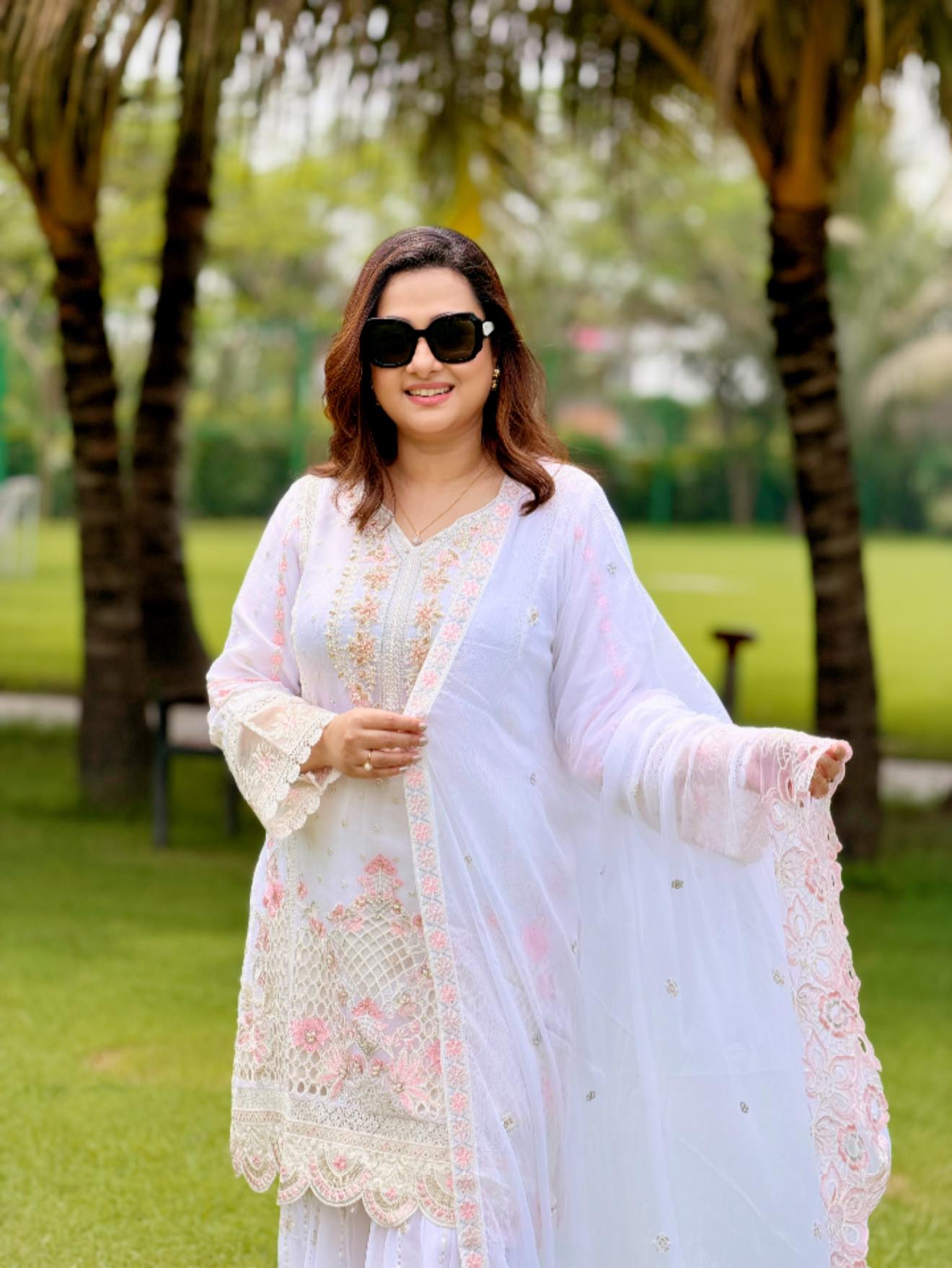সাদায় মুগ্ধতা ছড়াচ্ছেন পূর্ণিমা